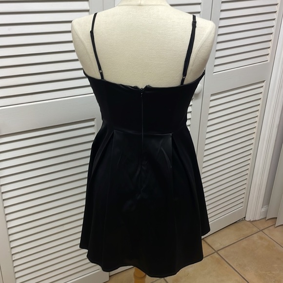 Ariana Lipsy London Black Beige  Satin Dress Size 6 - Picture 2 of 8